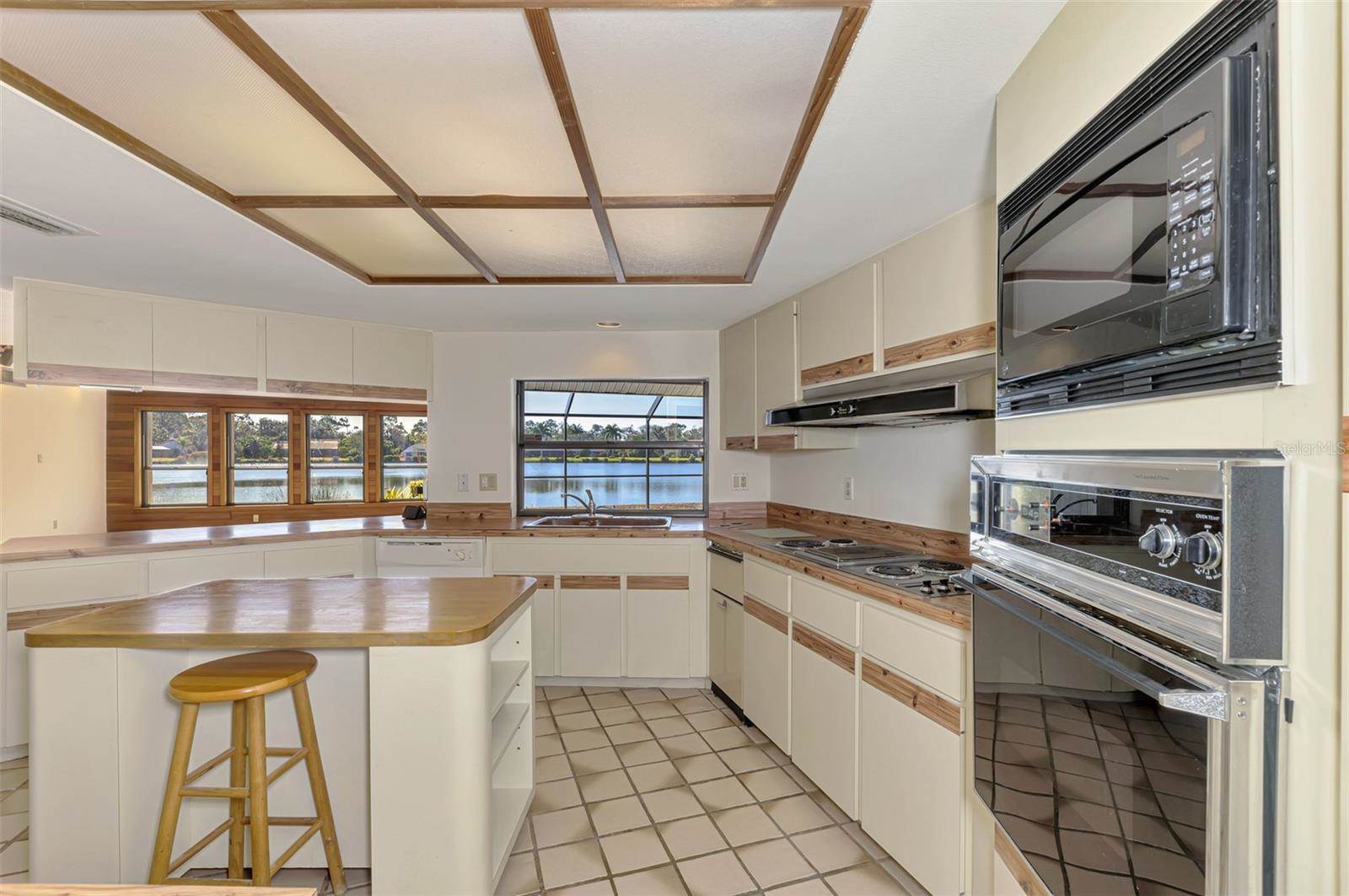 5028 Willow Leaf Way, Sarasota, FL 34241