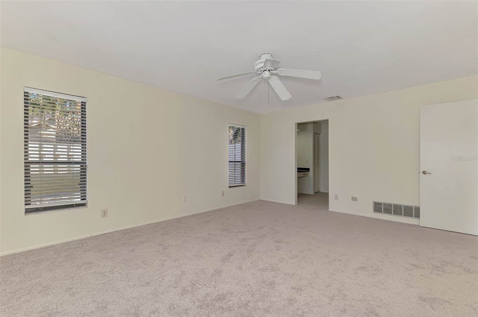 5028 Willow Leaf Way, Sarasota, FL 34241