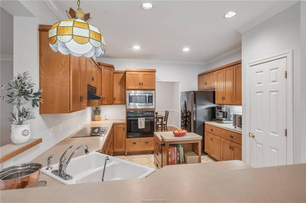 1007 Falcon Circle, College Station, TX 77845