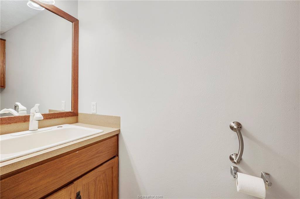 1007 Falcon Circle, College Station, TX 77845