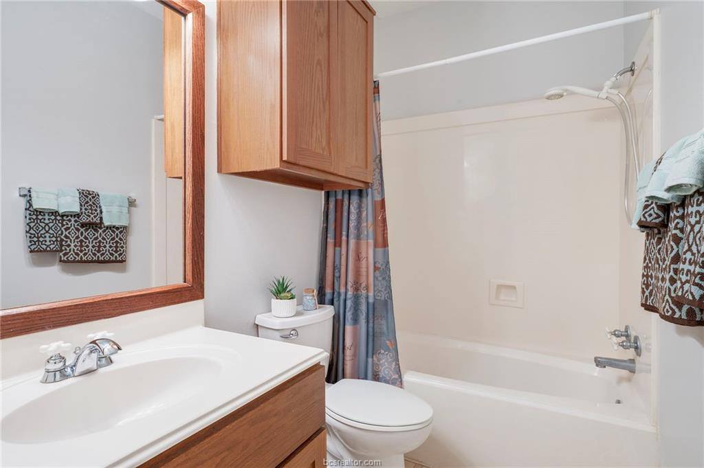 1007 Falcon Circle, College Station, TX 77845