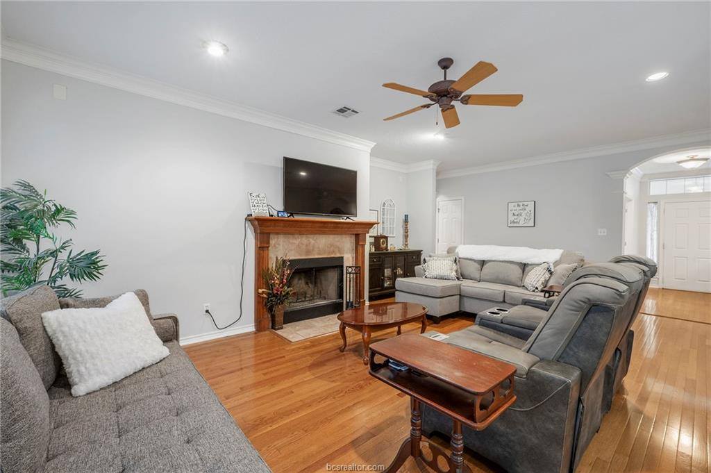 1007 Falcon Circle, College Station, TX 77845