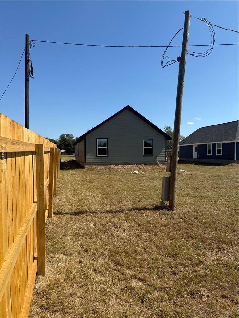 1706 Pine Street, Hearne, TX 77859