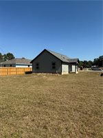 1706 Pine Street, Hearne, TX 77859