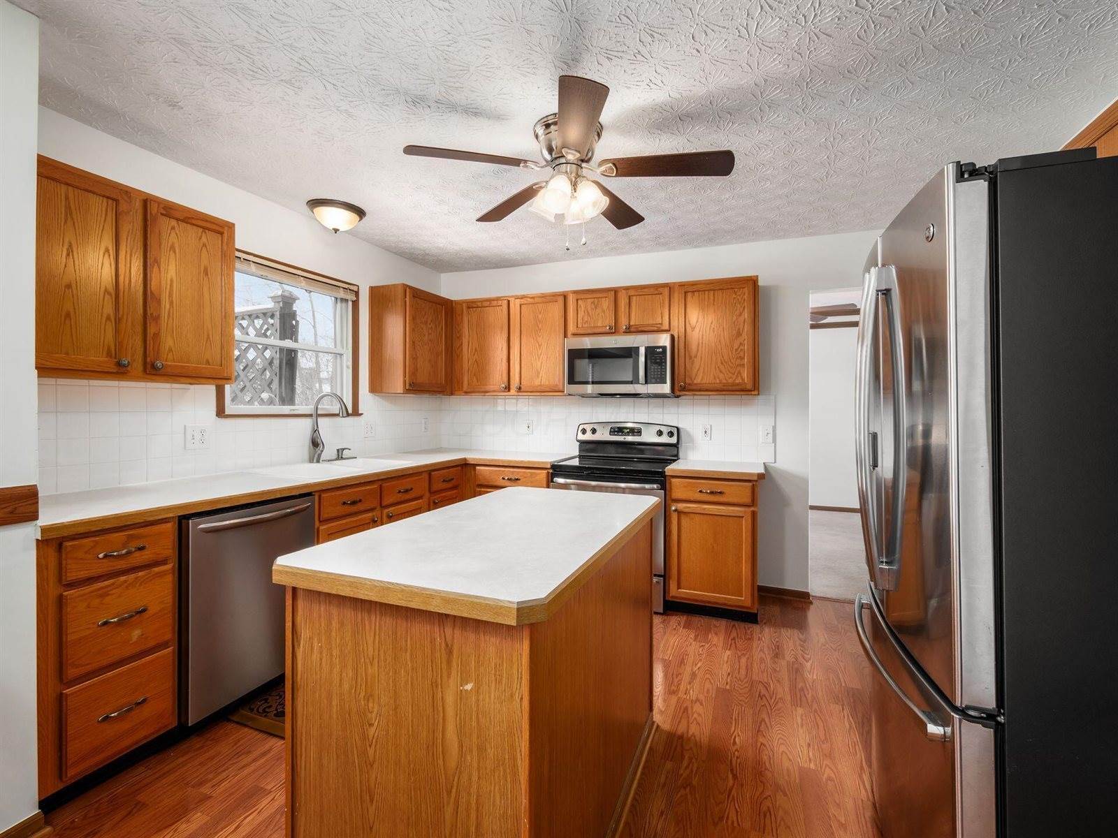 1195 Village Drive, Marysville, OH 43040