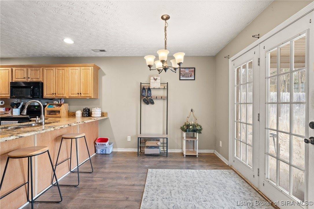 804 Twin Oaks Drive, Henryville, IN 47126