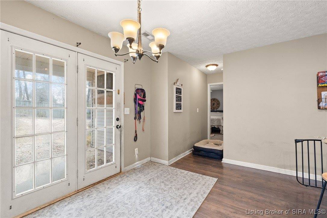 804 Twin Oaks Drive, Henryville, IN 47126