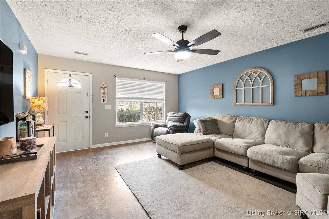 804 Twin Oaks Drive, Henryville, IN 47126