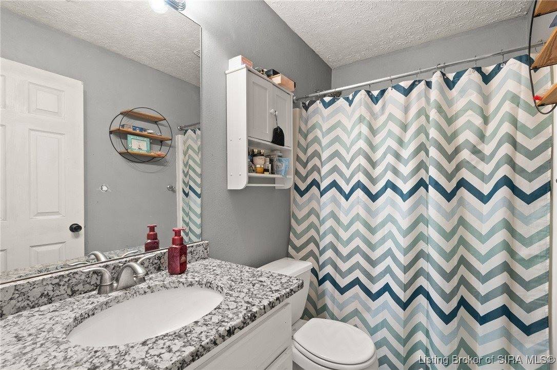 804 Twin Oaks Drive, Henryville, IN 47126