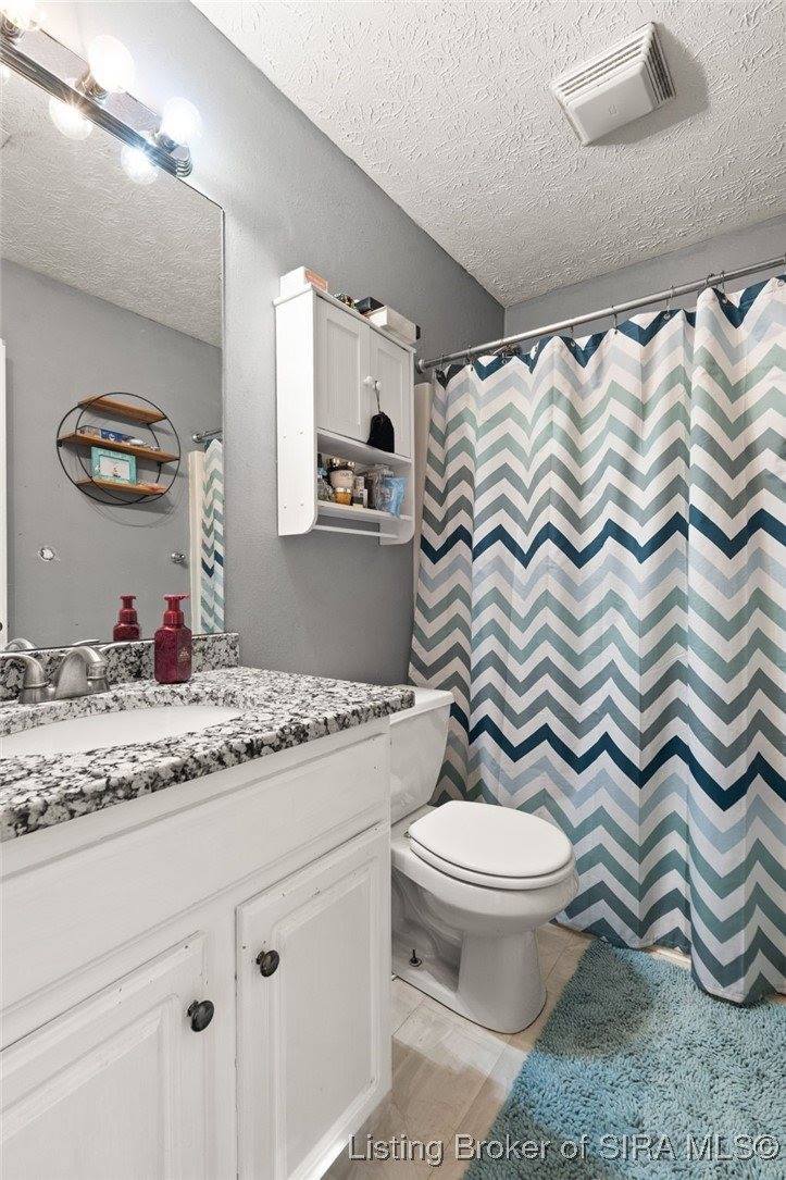 804 Twin Oaks Drive, Henryville, IN 47126