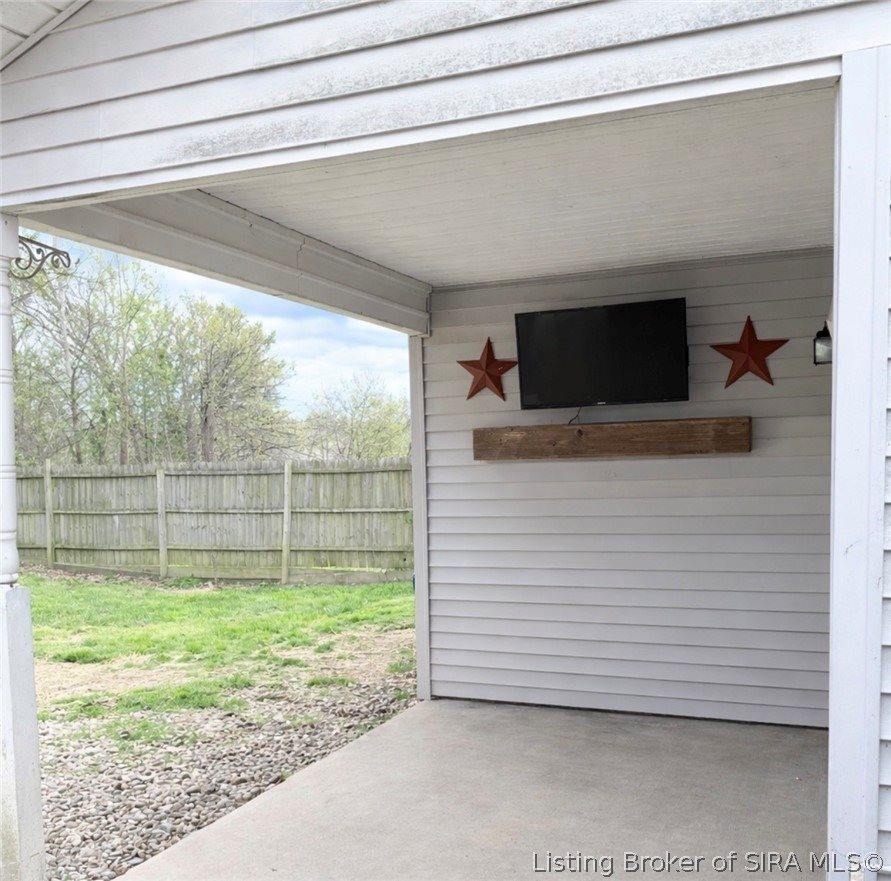 804 Twin Oaks Drive, Henryville, IN 47126