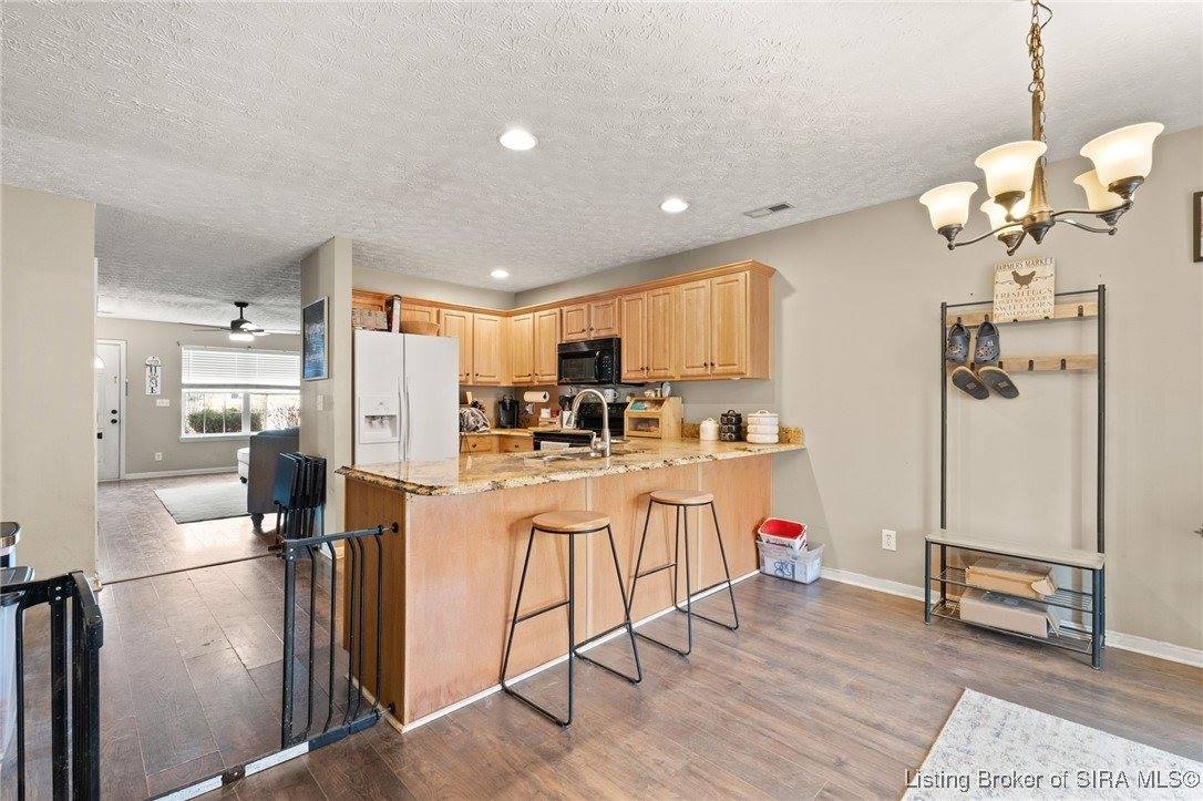804 Twin Oaks Drive, Henryville, IN 47126