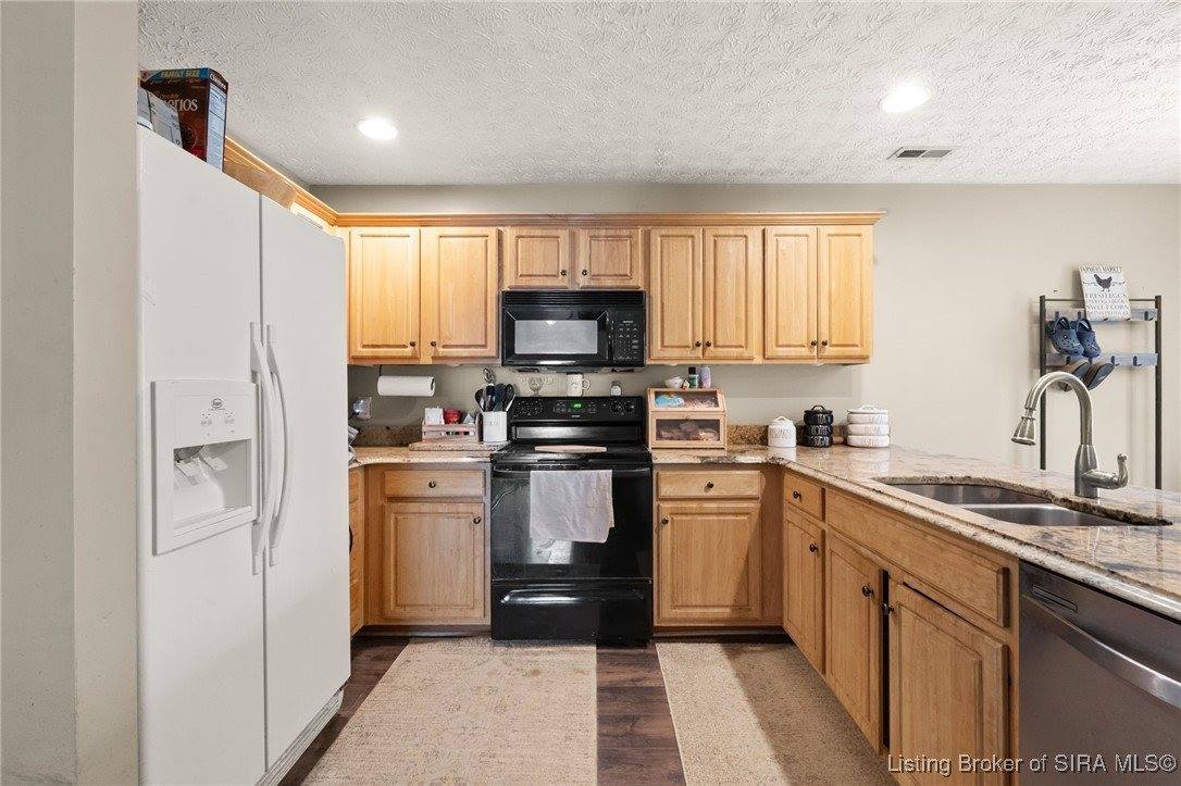804 Twin Oaks Drive, Henryville, IN 47126