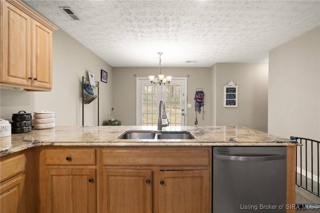 804 Twin Oaks Drive, Henryville, IN 47126