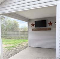 804 Twin Oaks Drive, Henryville, IN 47126