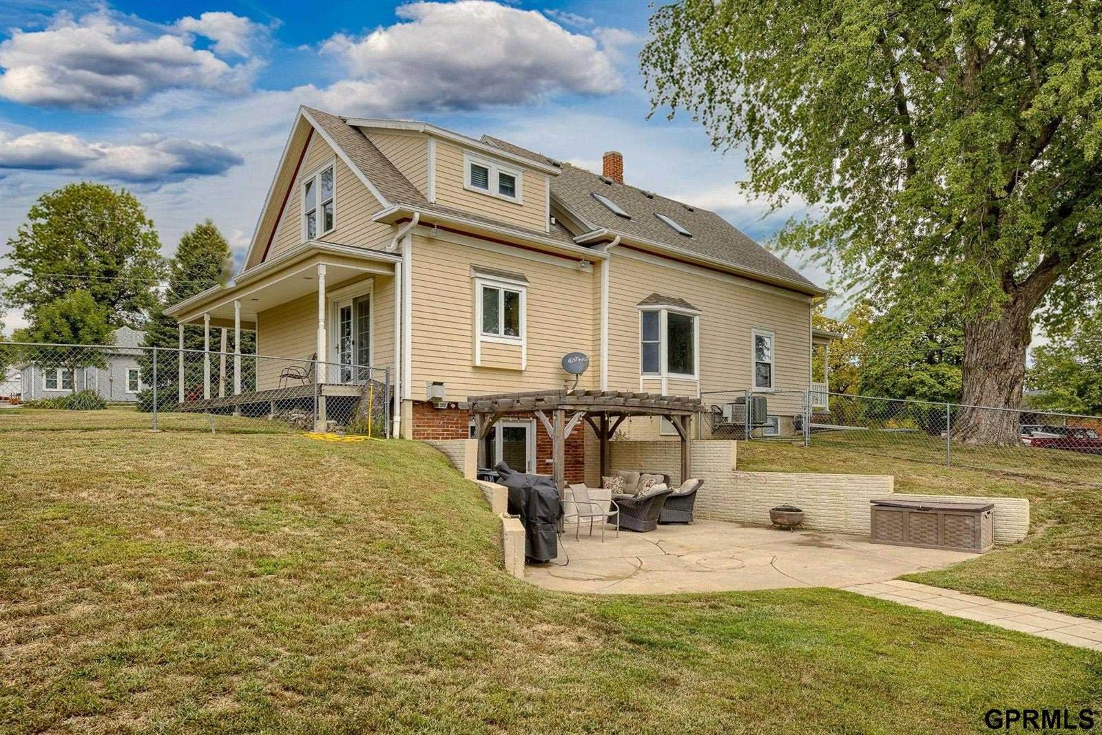 204 South 2nd Street, Elmwood, NE 68349