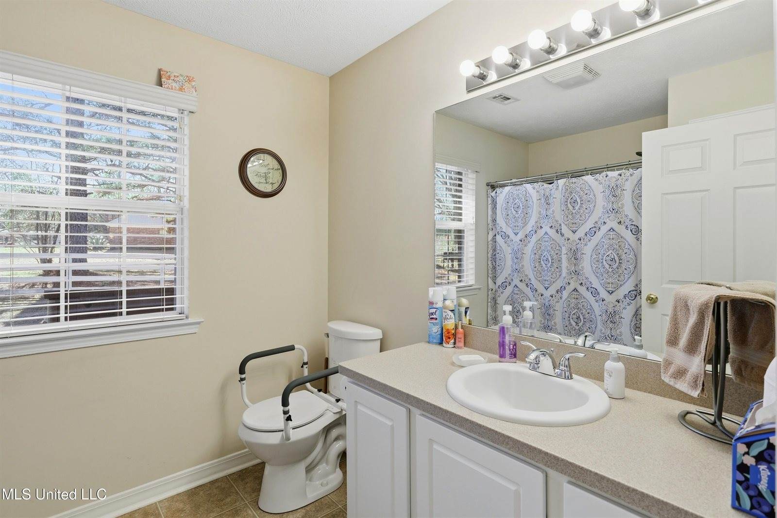 3945 Country Club Drive, Jackson, MS 39213