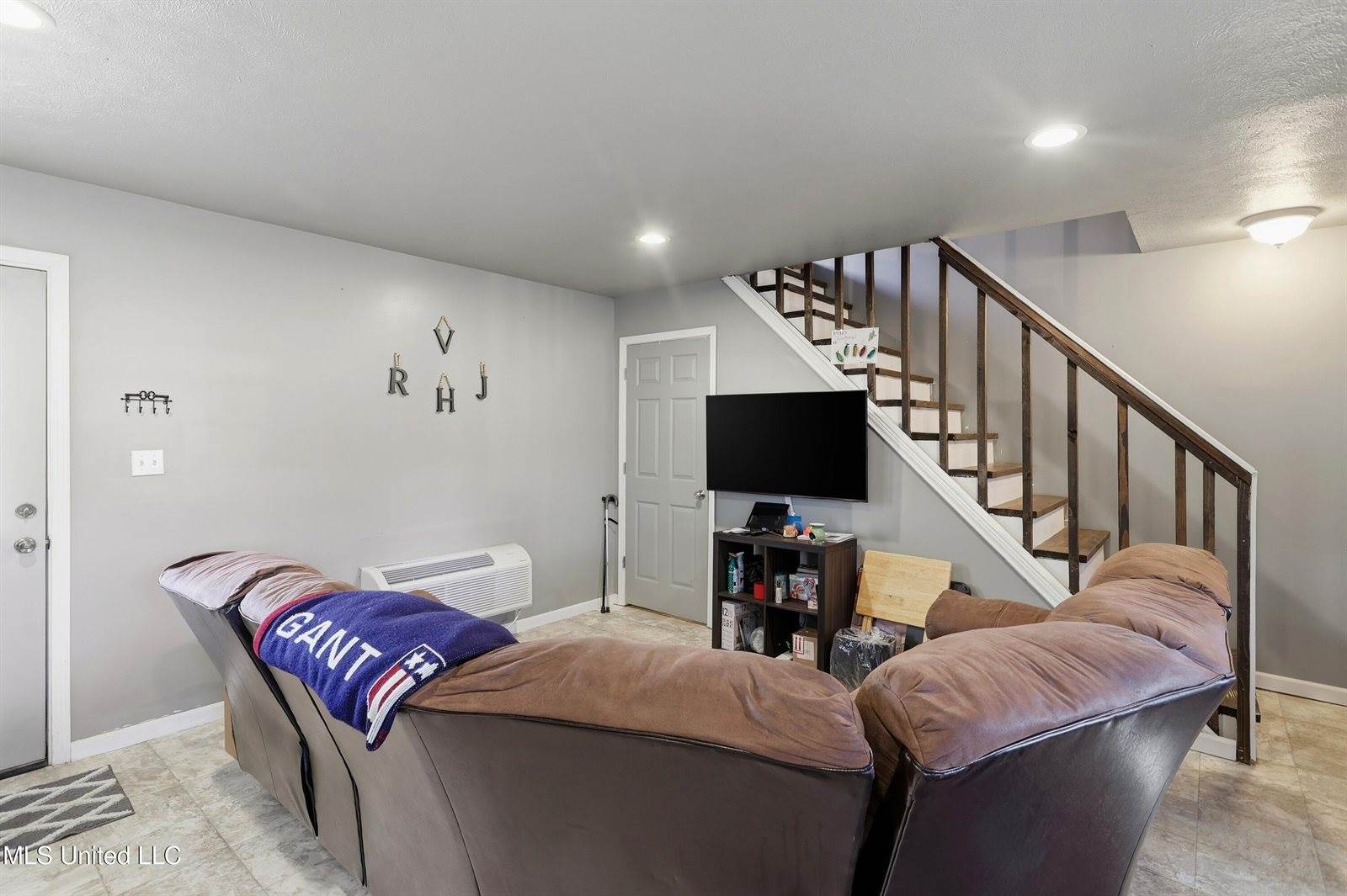 3945 Country Club Drive, Jackson, MS 39213