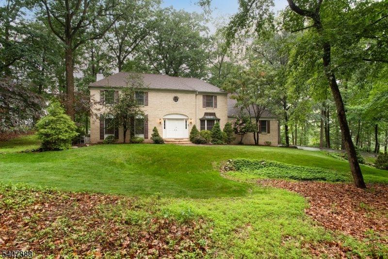 13 Deer Path Cir, Green Brook Township, NJ 08812