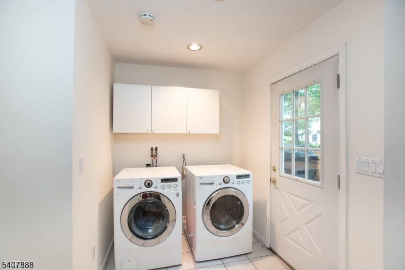 13 Deer Path Cir, Green Brook Township, NJ 08812