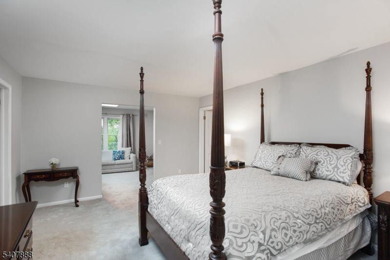 13 Deer Path Cir, Green Brook Township, NJ 08812