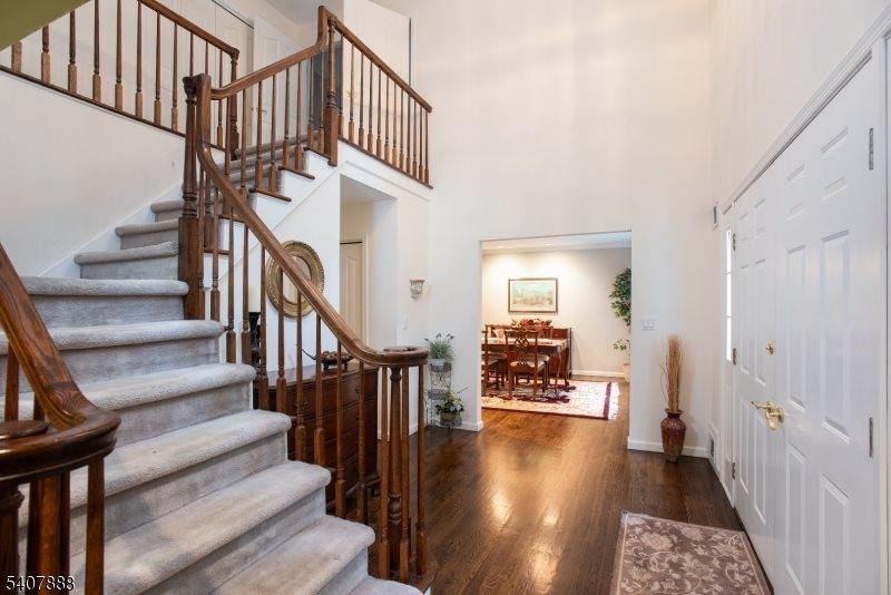 13 Deer Path Cir, Green Brook Township, NJ 08812