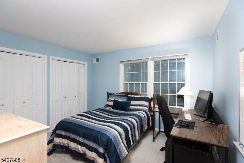 13 Deer Path Cir, Green Brook Township, NJ 08812