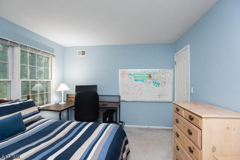 13 Deer Path Cir, Green Brook Township, NJ 08812