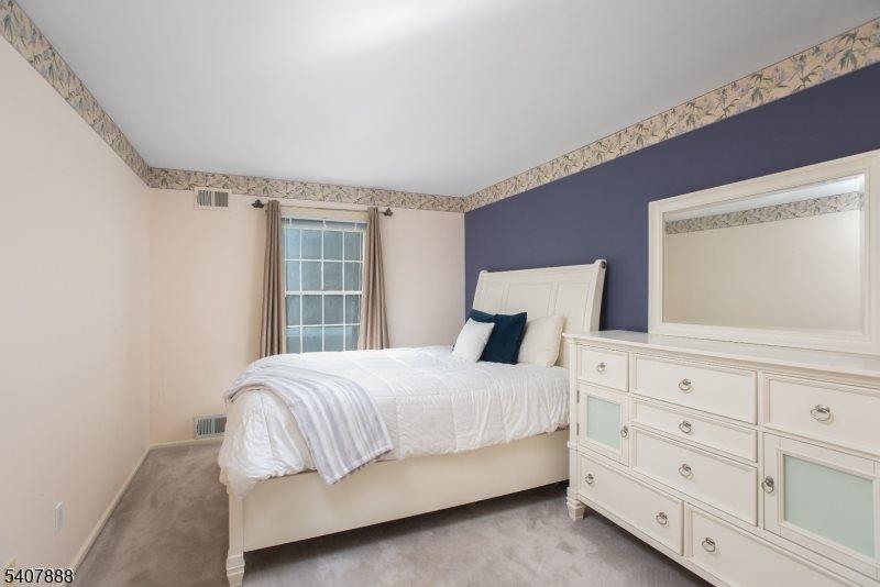 13 Deer Path Cir, Green Brook Township, NJ 08812