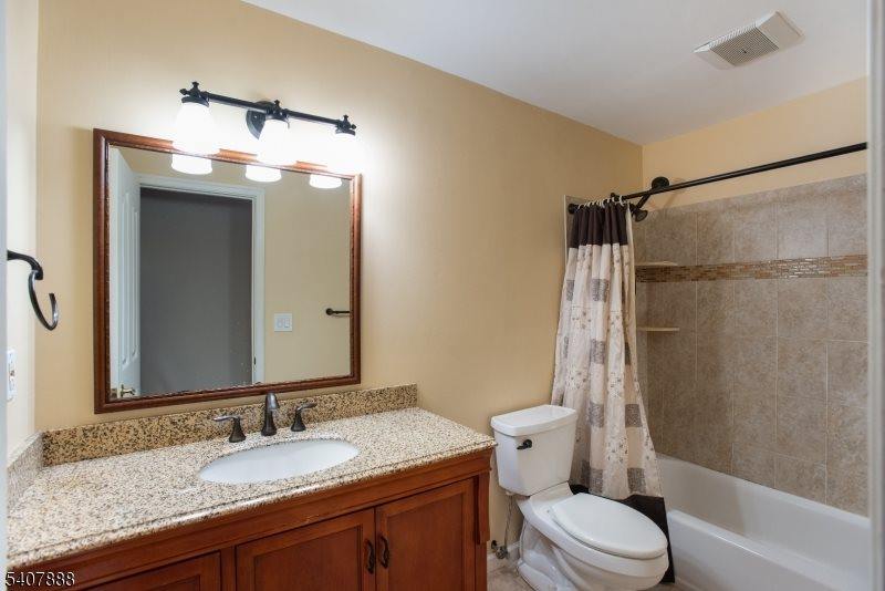 13 Deer Path Cir, Green Brook Township, NJ 08812