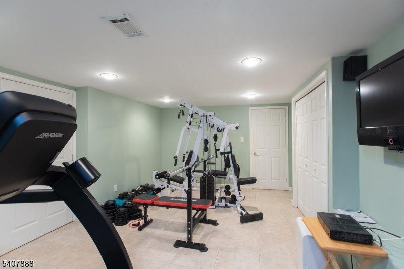 13 Deer Path Cir, Green Brook Township, NJ 08812