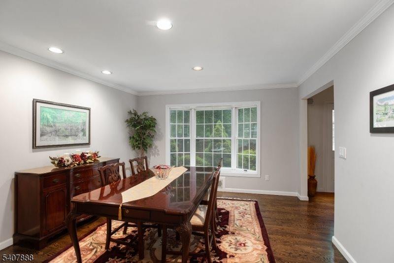 13 Deer Path Cir, Green Brook Township, NJ 08812