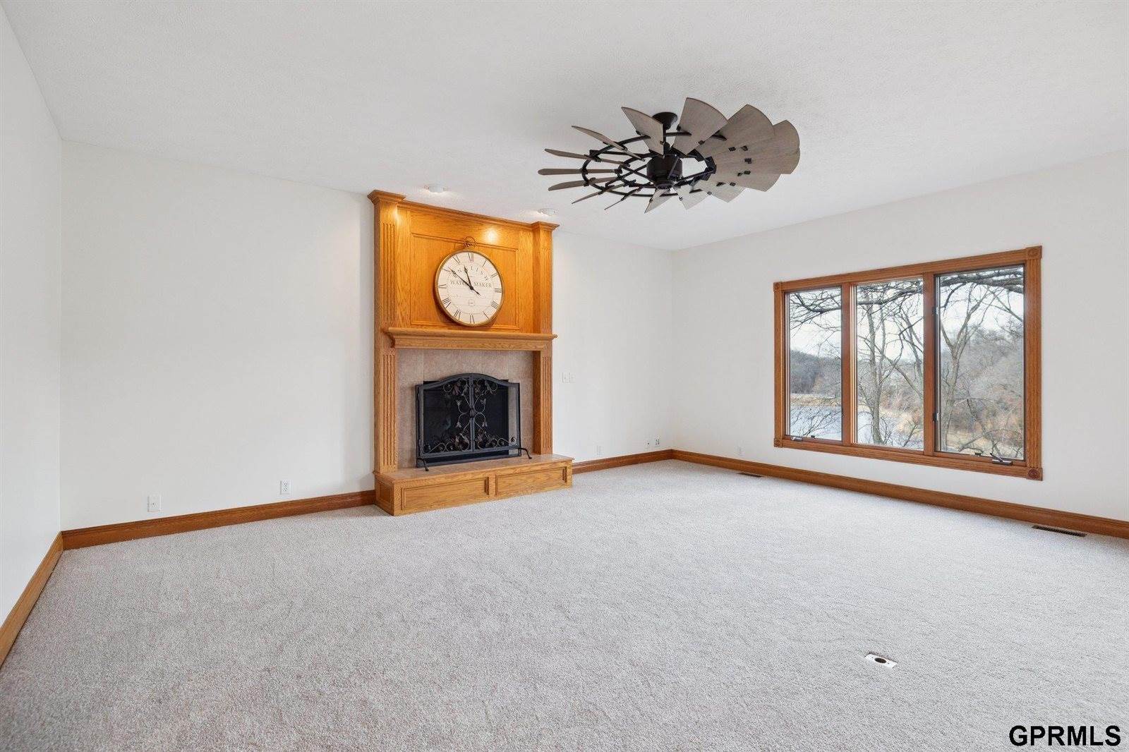 19719 Raven Drive, Louisville, NE 68037