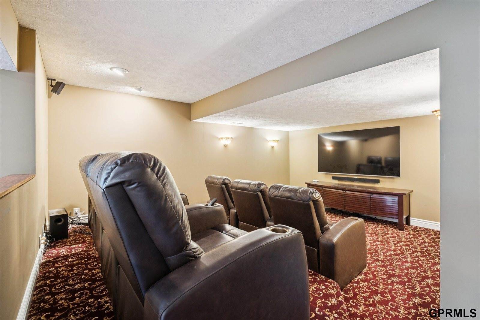 19719 Raven Drive, Louisville, NE 68037