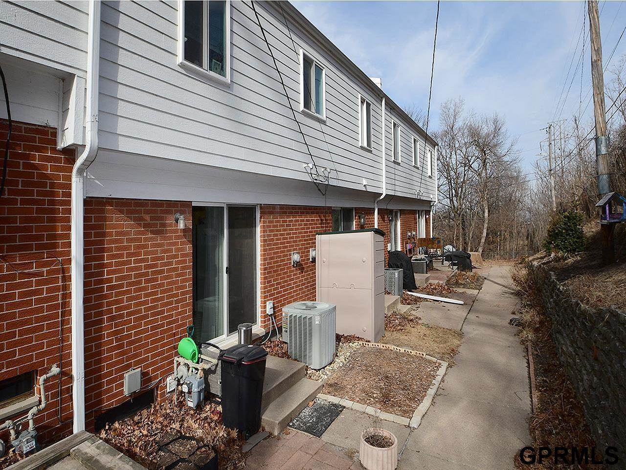 128 Arbor Court, Omaha, NE 68108