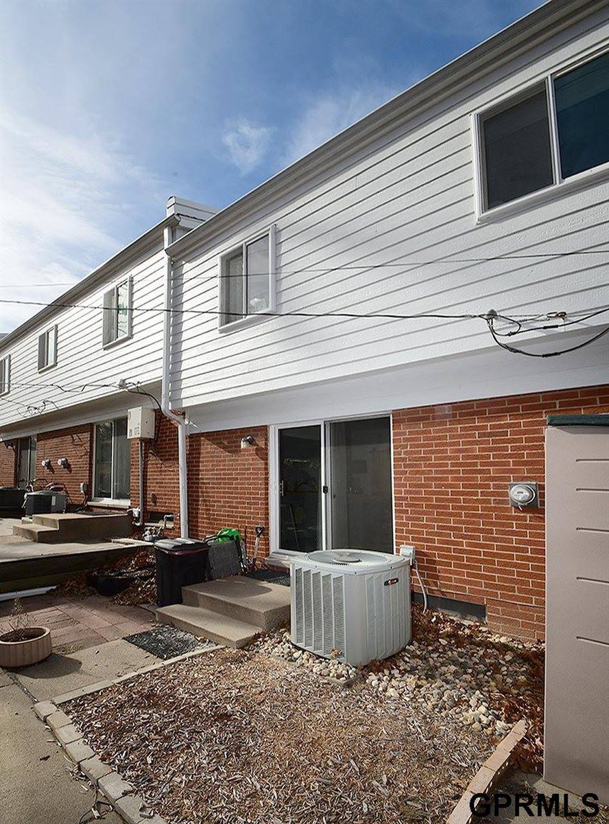 128 Arbor Court, Omaha, NE 68108