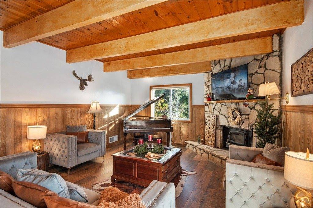 1243 Grass Valley, Lake Arrowhead, CA 92352