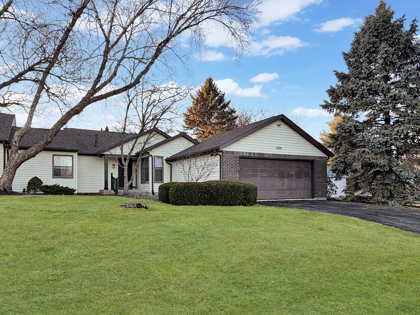 1020 Bertram Drive, #17-1, Freeport, IL 61032