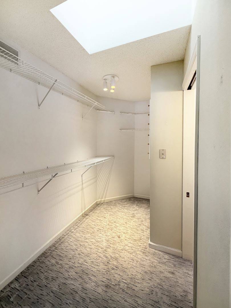 1020 Bertram Drive, #17-1, Freeport, IL 61032