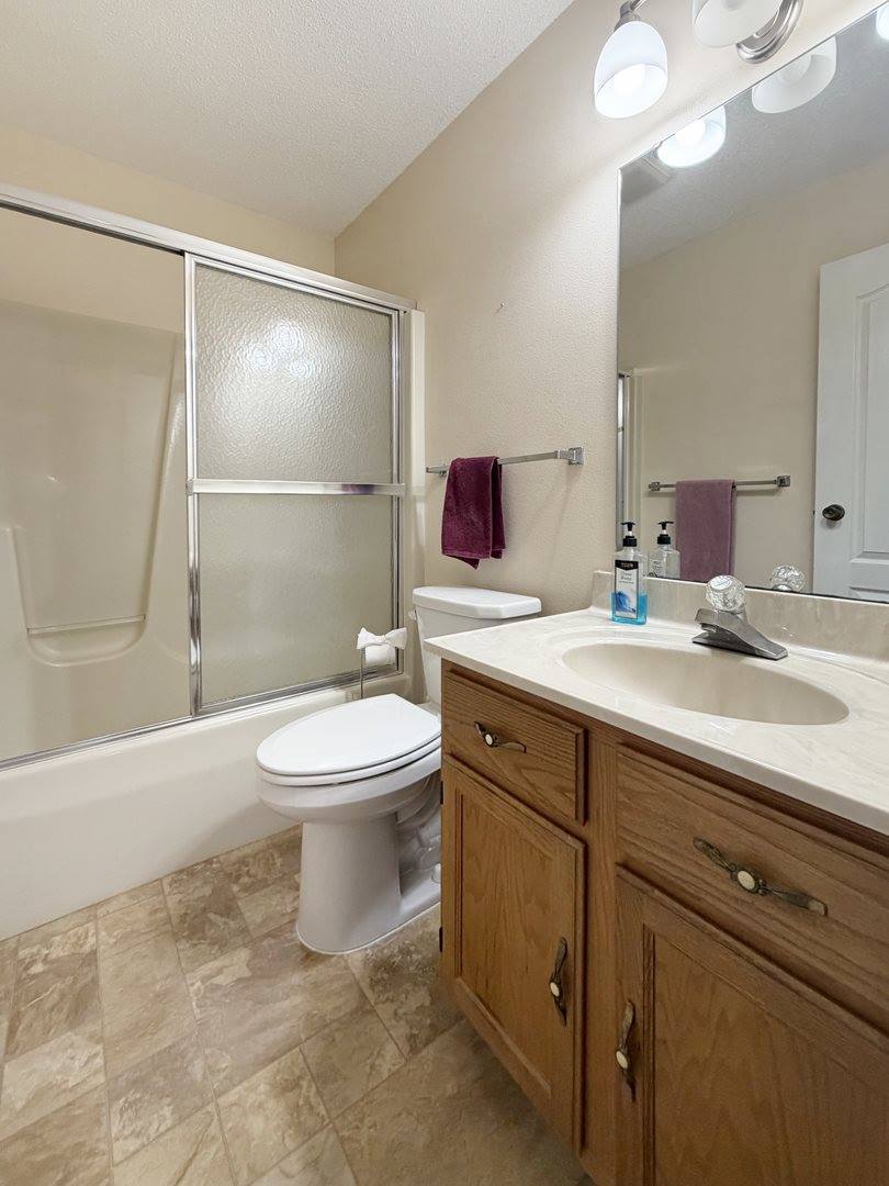 1020 Bertram Drive, #17-1, Freeport, IL 61032