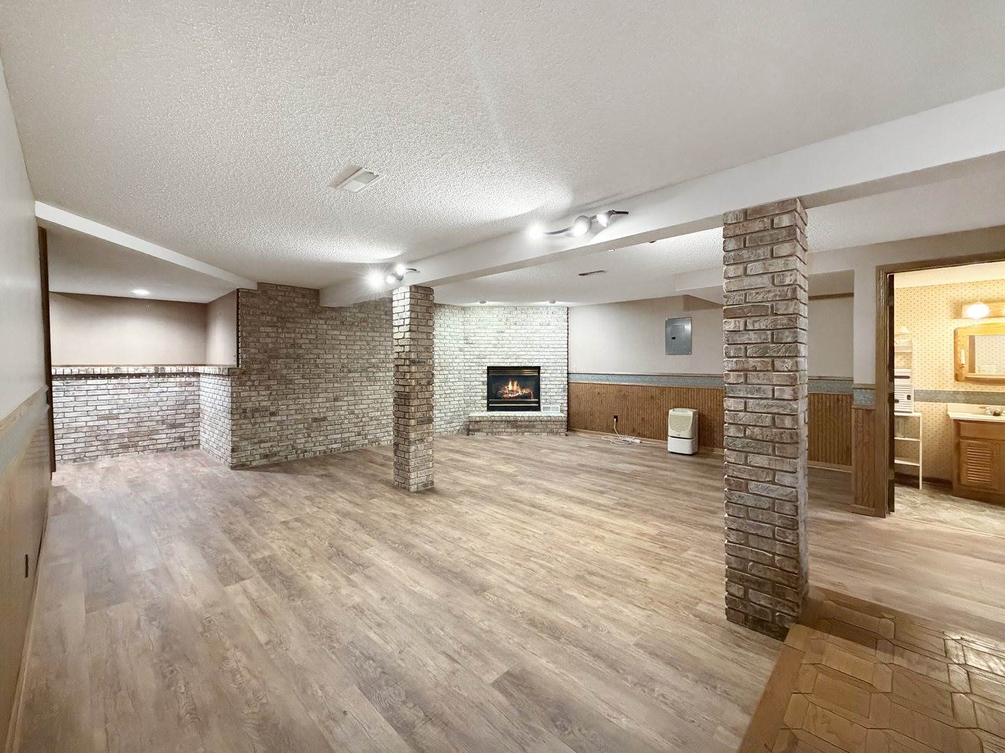 1020 Bertram Drive, #17-1, Freeport, IL 61032