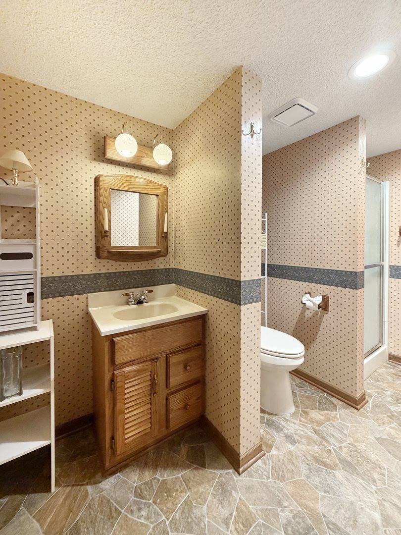 1020 Bertram Drive, #17-1, Freeport, IL 61032