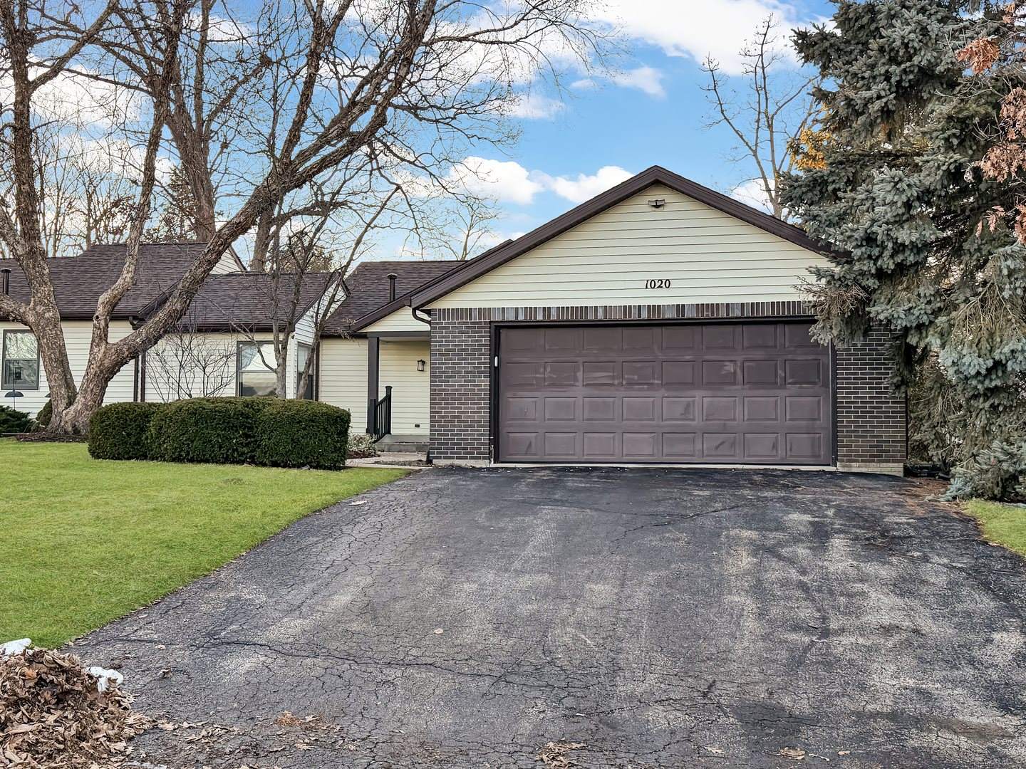 1020 Bertram Drive, #17-1, Freeport, IL 61032