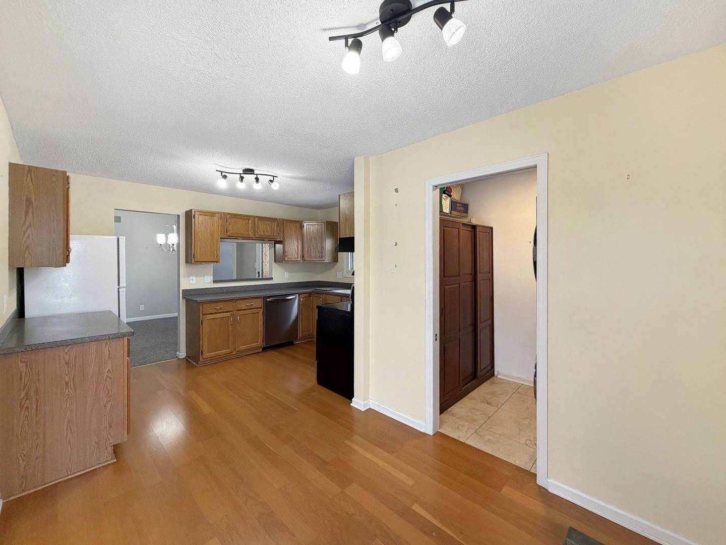 1020 Bertram Drive, #17-1, Freeport, IL 61032