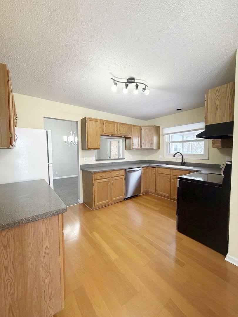 1020 Bertram Drive, #17-1, Freeport, IL 61032