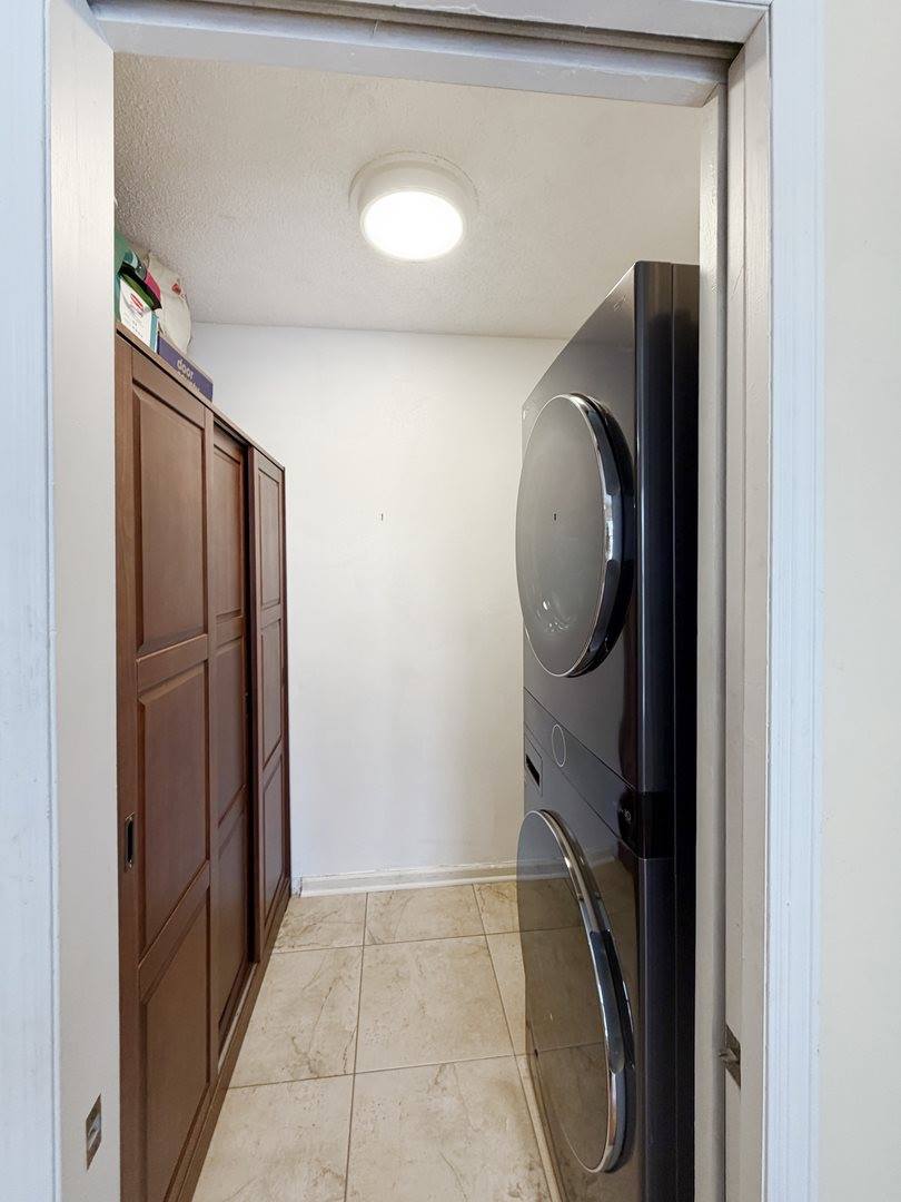 1020 Bertram Drive, #17-1, Freeport, IL 61032