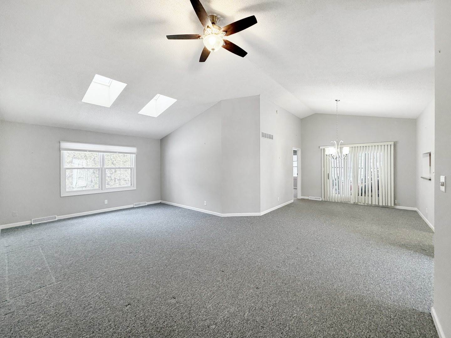 1020 Bertram Drive, #17-1, Freeport, IL 61032