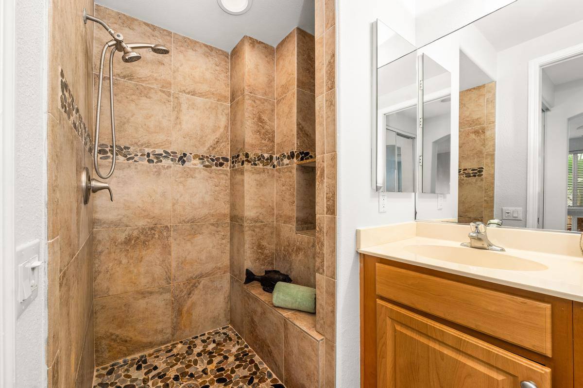 75-5919 Alii Dr, Kailua Kona, HI 96740