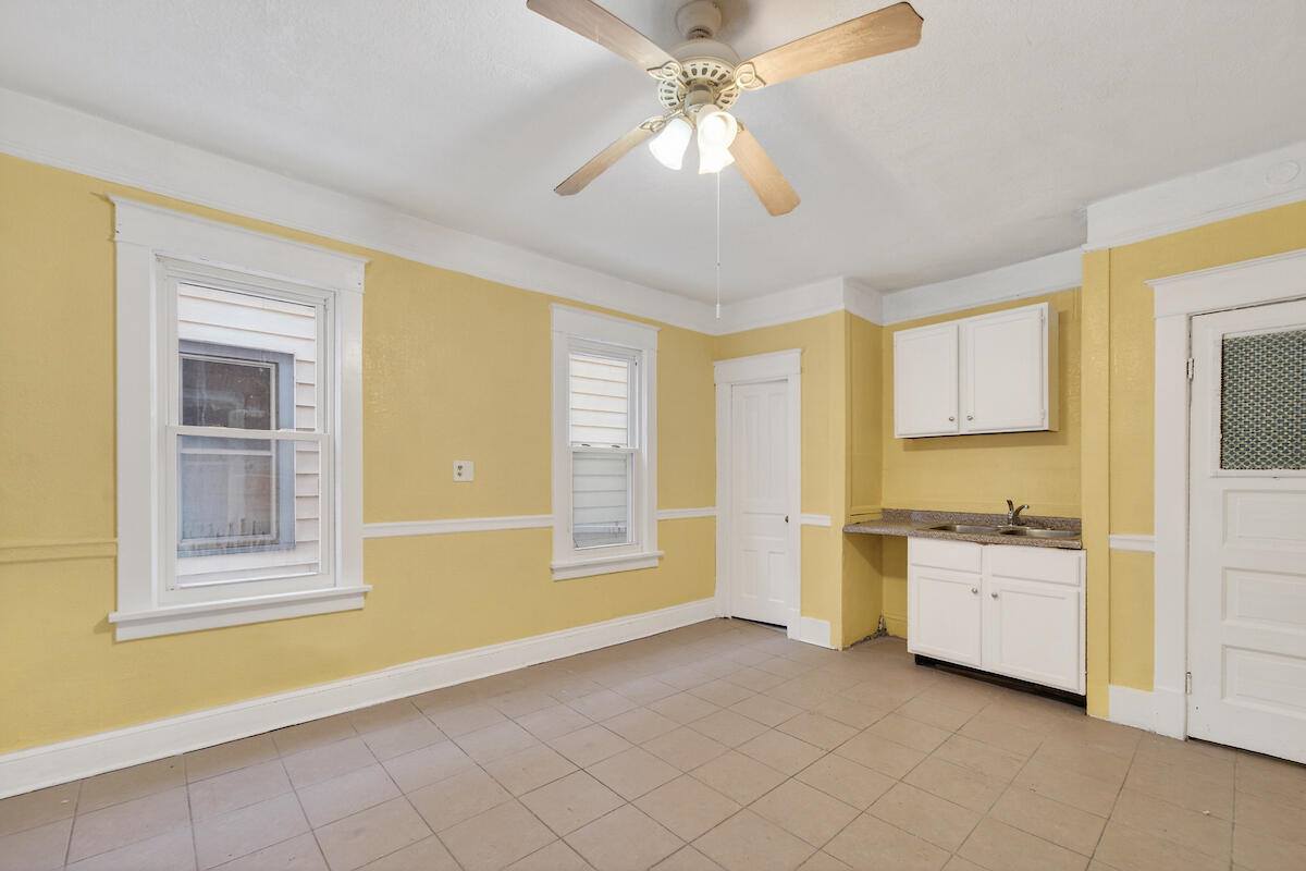 2673 South 14th St, Milwaukee, WI 53215