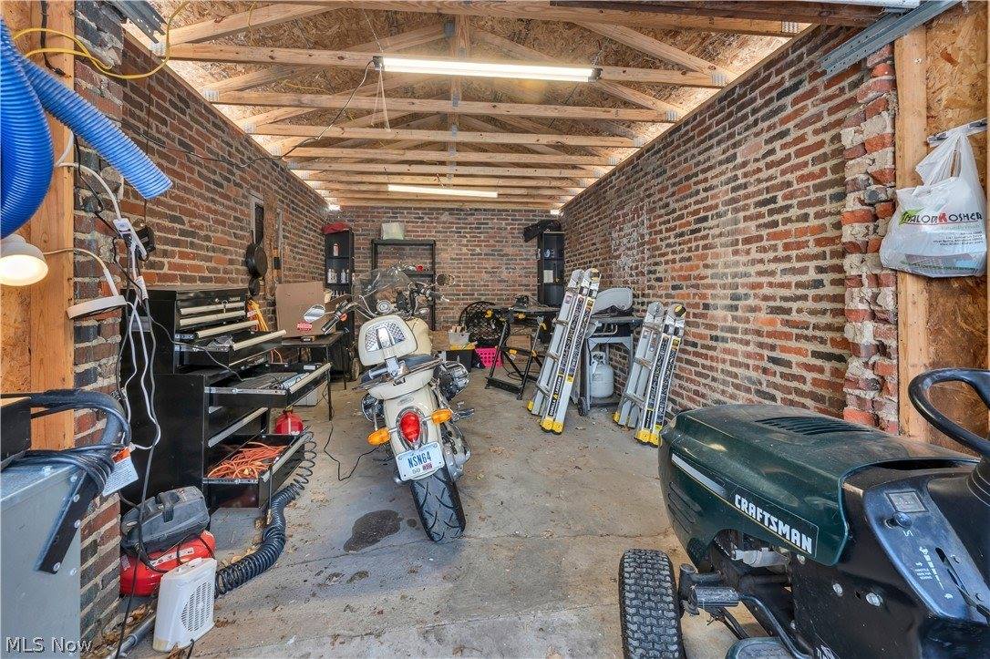 127 Roslyn Drive, Youngstown, OH 44505